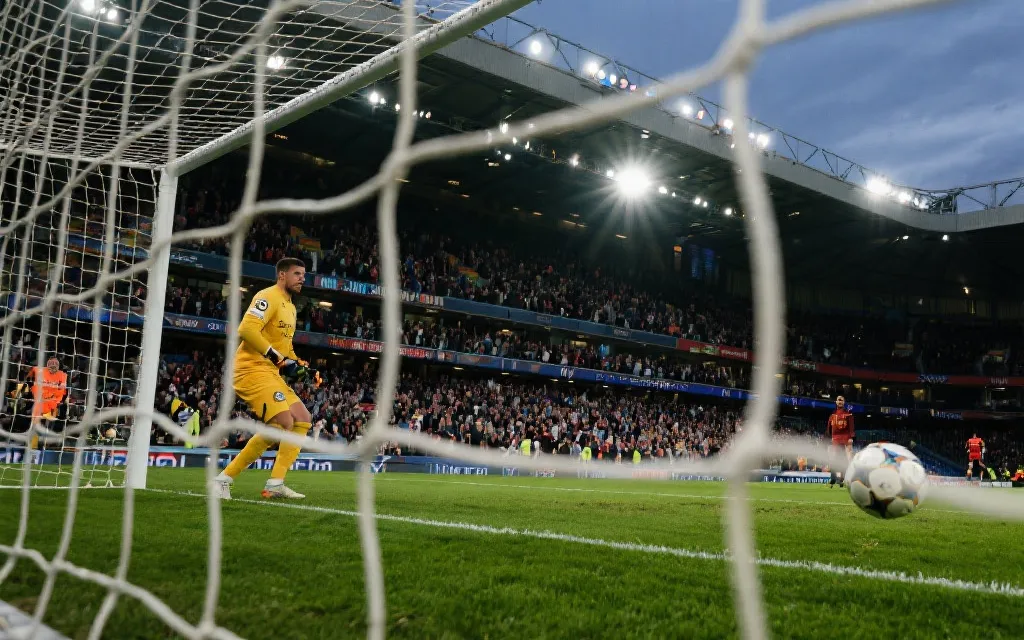 世界杯比赛补时阶段，球飞向球门瞬间，观众情绪爆发的电影感画面